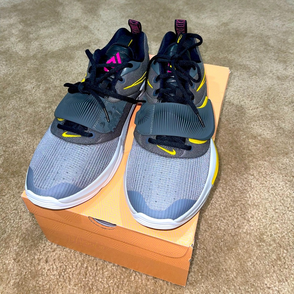 BRAND NEW MENS NIKE ZOOM FREAK 3 LOW BATTERY IRON GREY (Size 13) DA0695-006